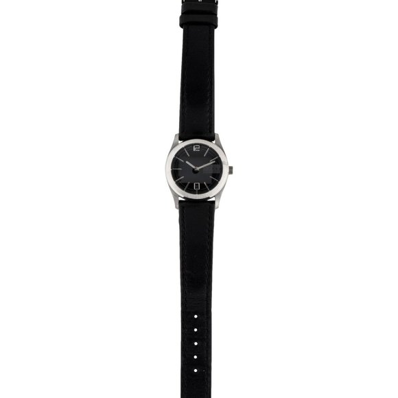 Gucci Black 5700 29mm Series Watch w/ box!